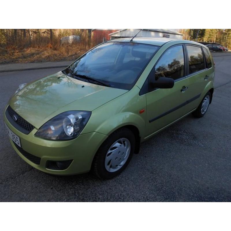 Ford Fiesta 1.3 / Nybesiktigad / 13000 Mil -07