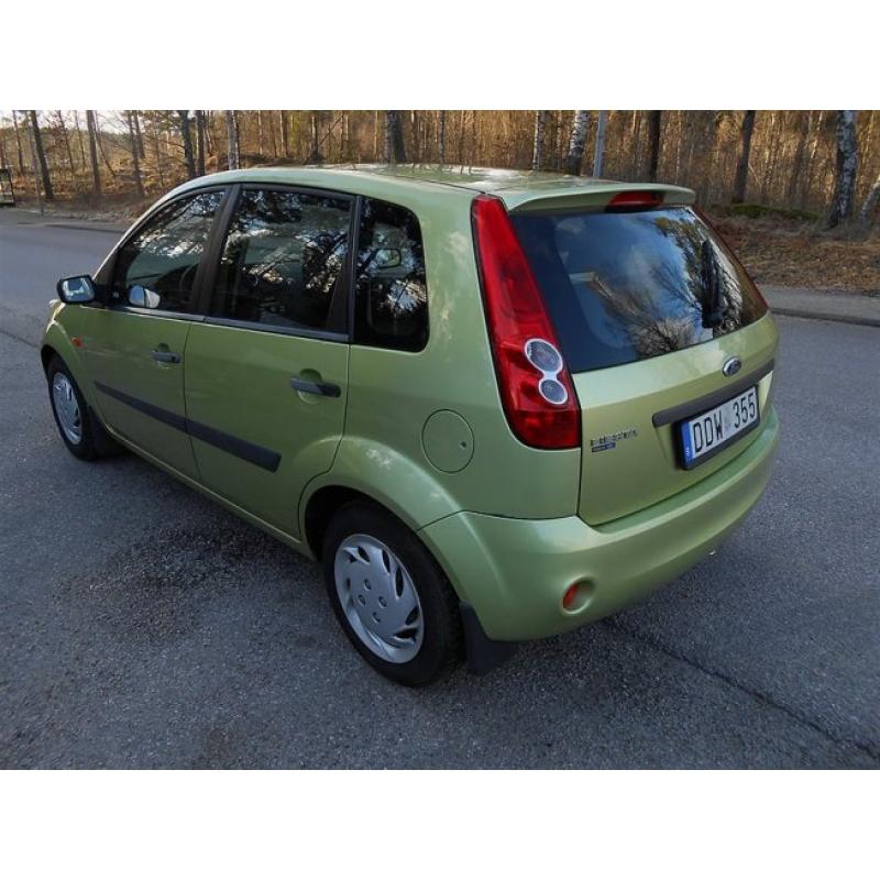 Ford Fiesta 1.3 / Nybesiktigad / 13000 Mil -07