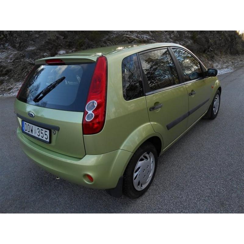 Ford Fiesta 1.3 / Nybesiktigad / 13000 Mil -07