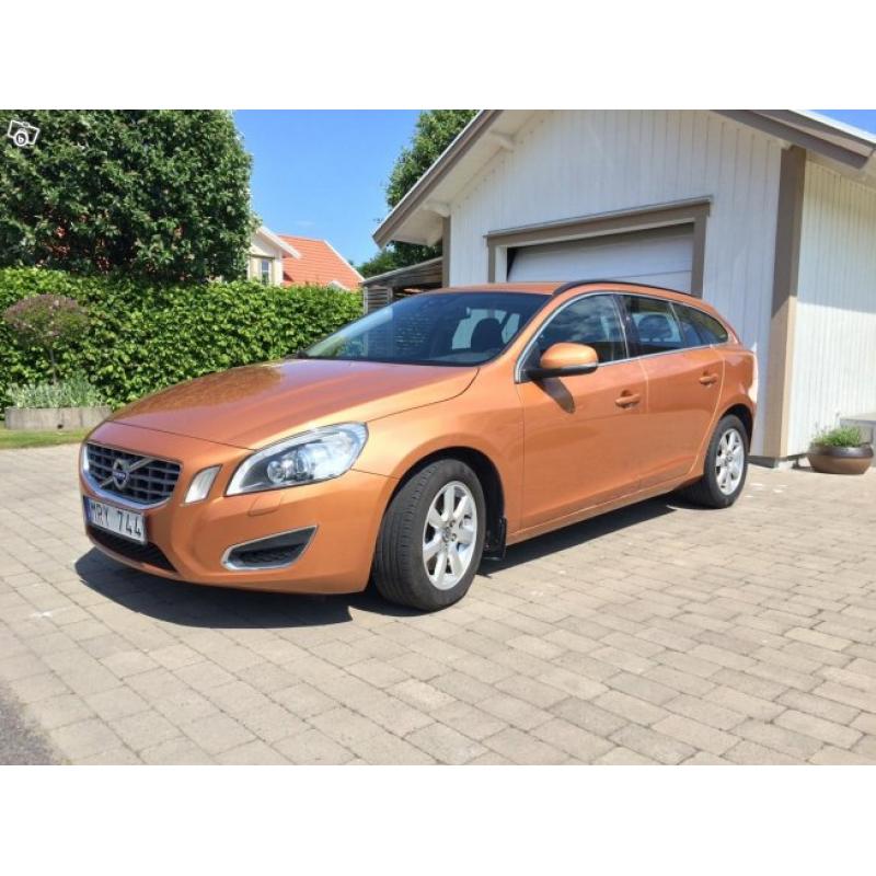 Volvo V60 Momentum Diesel Automat -12