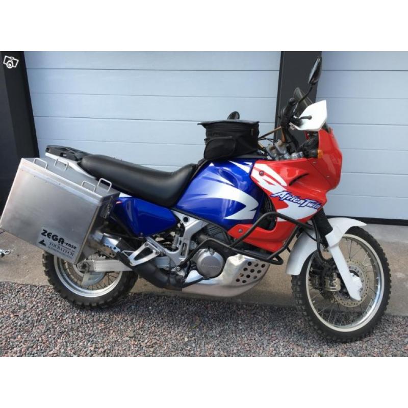 Honda XRV 750 Africa Twin -01