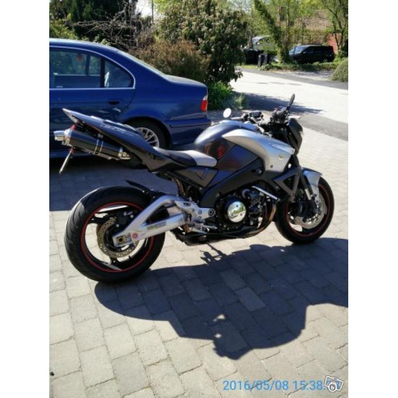 Suzuki GSX 1340 B-King -08