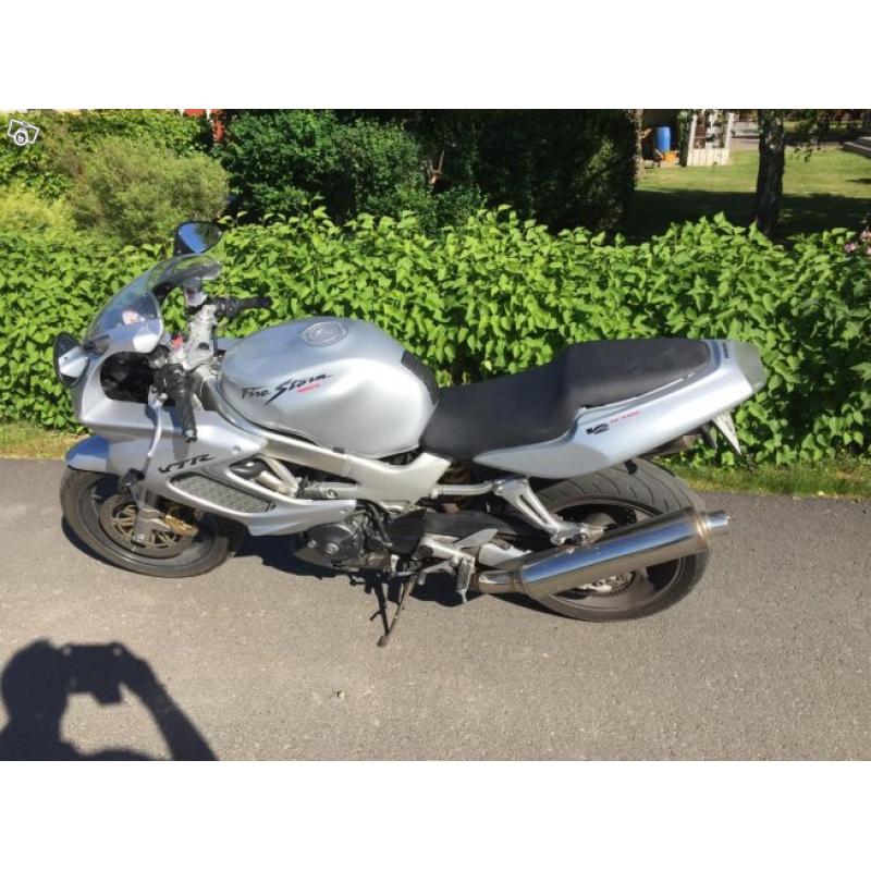 Honda Firestorm med full utrustning -98