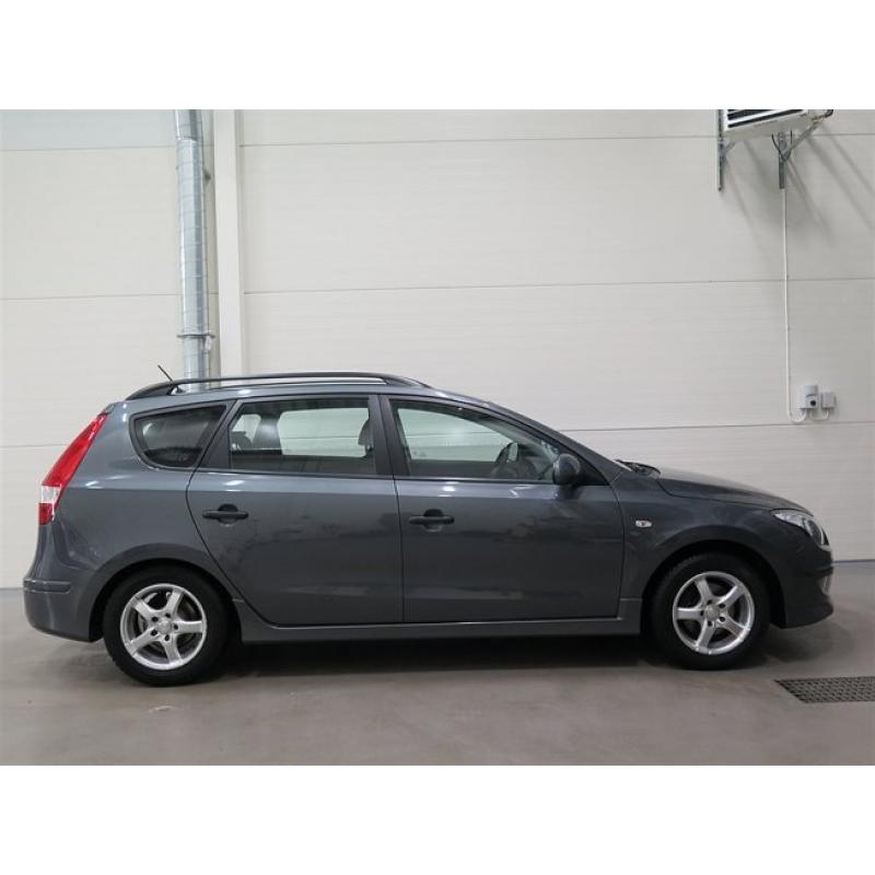 Hyundai i30 1,6 125Hk Aut Kombi / Webasto -11