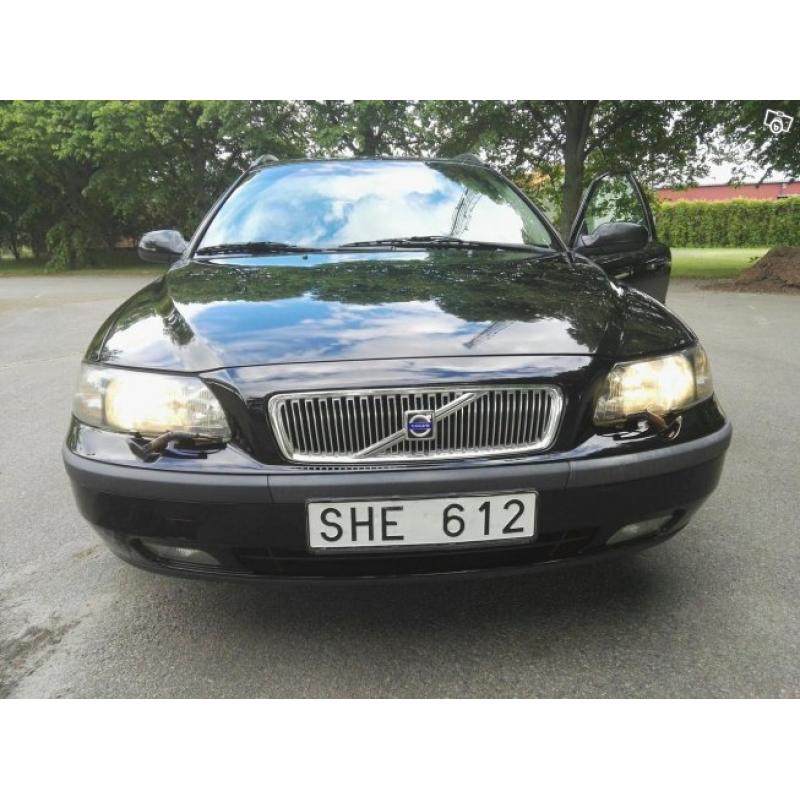 Volvo V70 2.4 (140hk) Nybesiktad / Drag -01