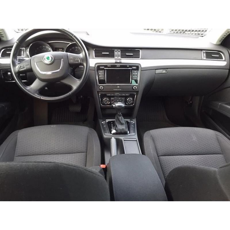 Skoda Superb COMBI ELEGANCE TDI 140 AUT -11