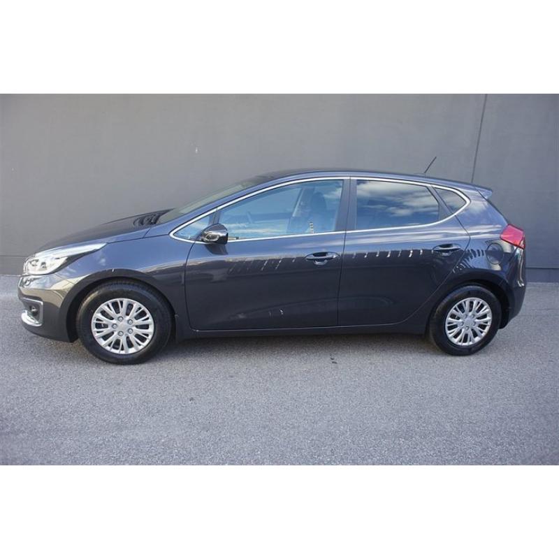 Kia Cee´d 1,6 CRDI Eco UEFA Edition / Miljöbi -16