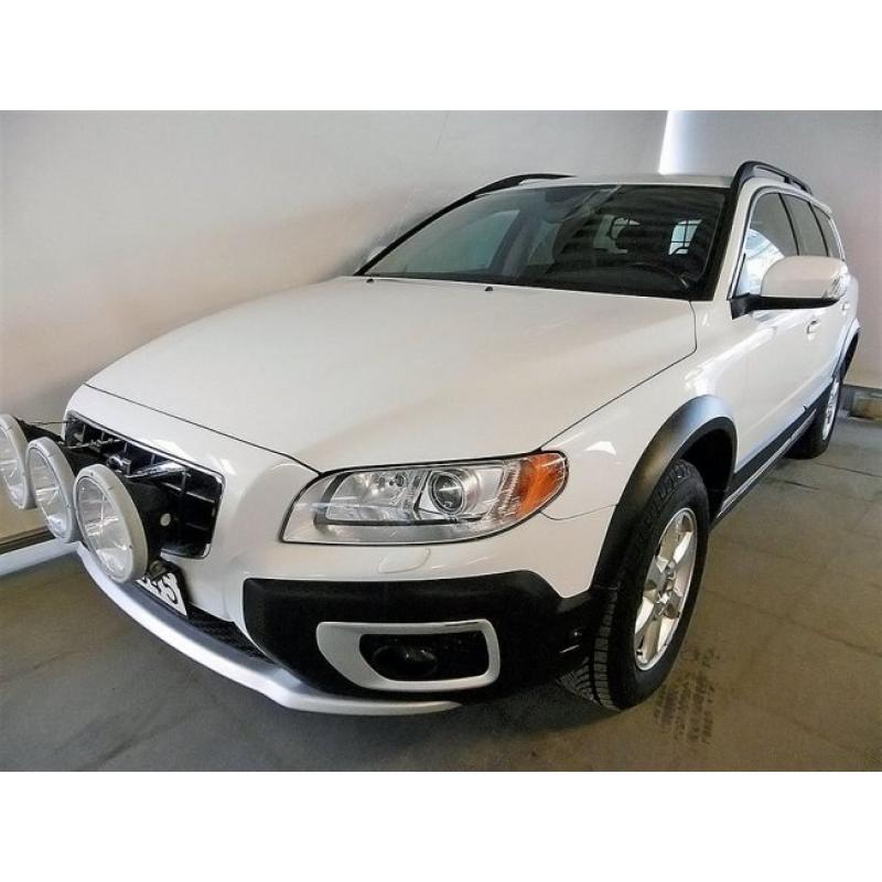 Volvo XC70 II D5 AWD Momentum -11