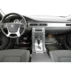 Volvo XC70 II D5 AWD Momentum -11