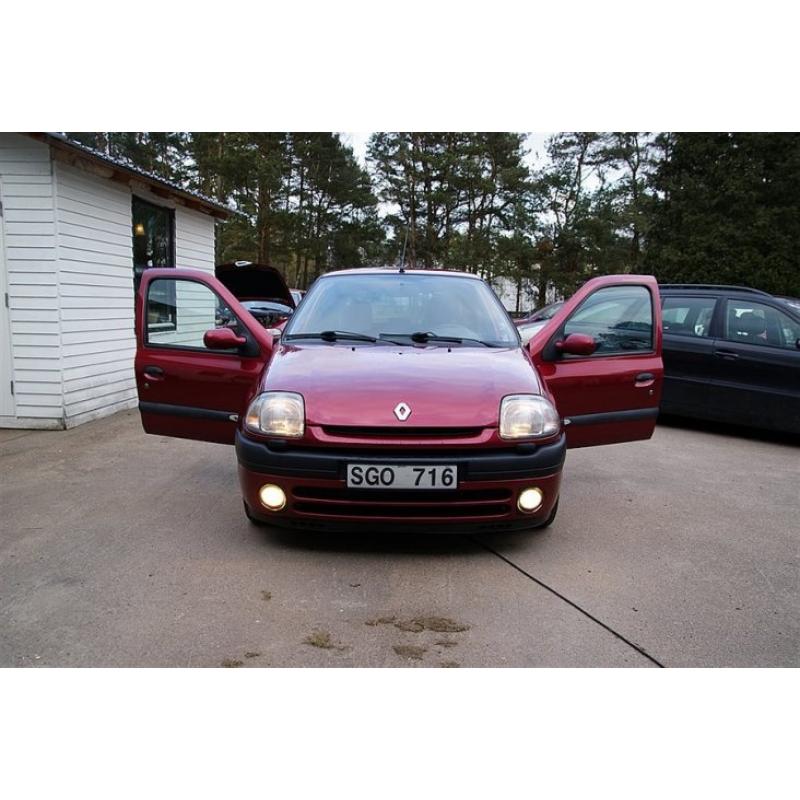 Renault Clio 1,4 -01