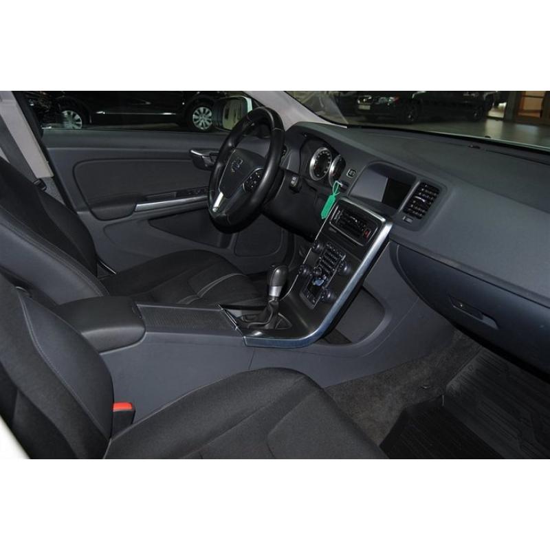 Volvo V60 D5 Momentum manuell -13