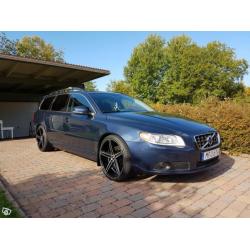 Volvo V70 D5 -12