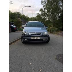 Opel Zafira 2,2 -03