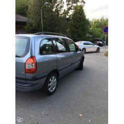 Opel Zafira 2,2 -03