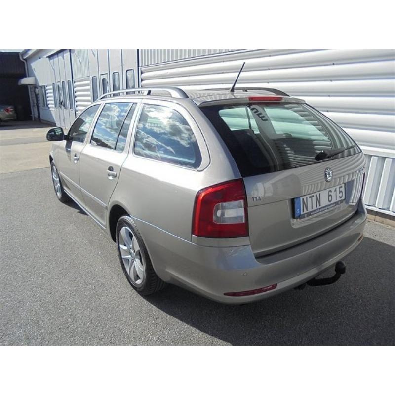 Skoda Octavia Elegance Combi TDI 105 -11