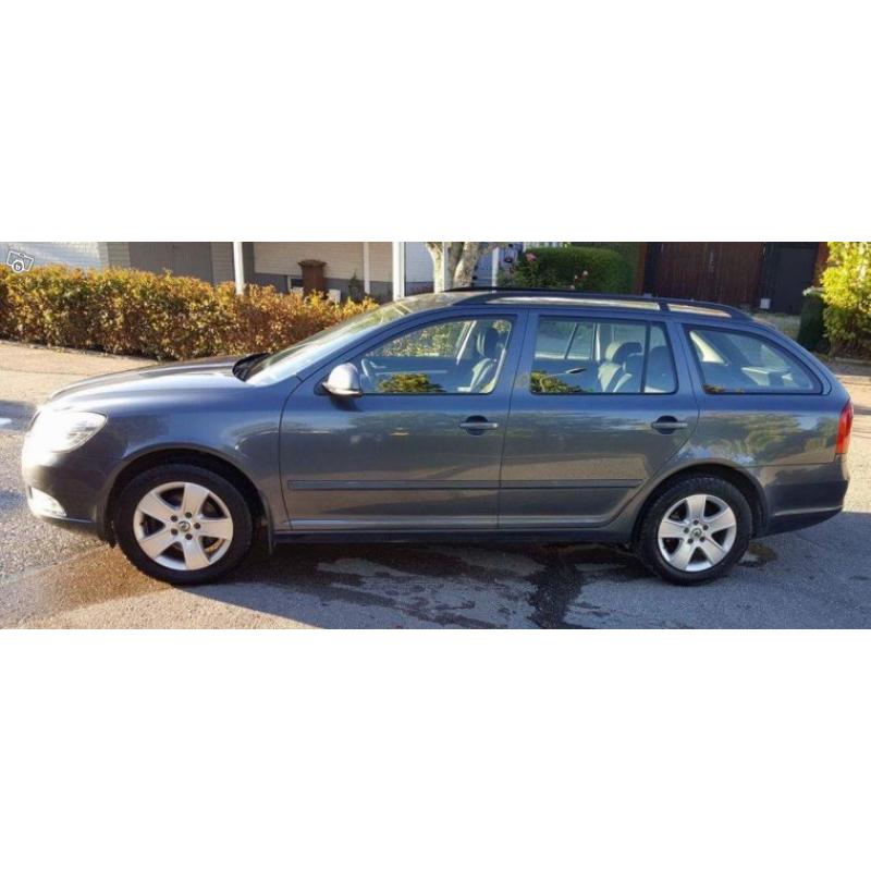 Välvårdad Skoda Octavia Combi 2.0 TDI -10