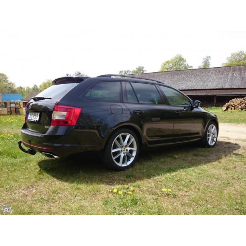 Skoda Octavia VRs TDI 184 Combi svart -15