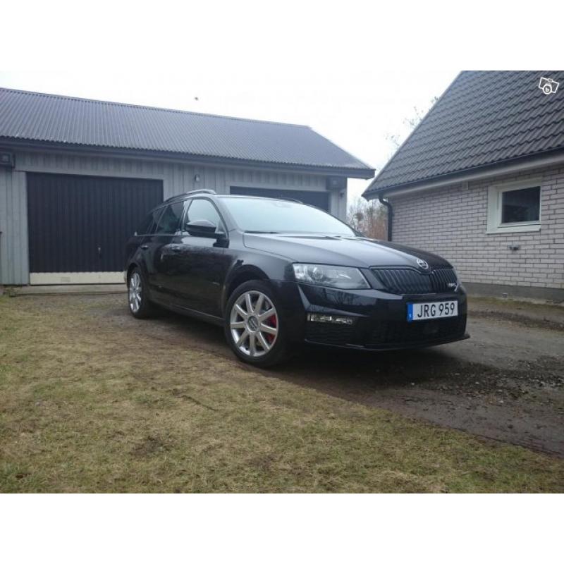 Skoda Octavia VRs TDI 184 Combi svart -15