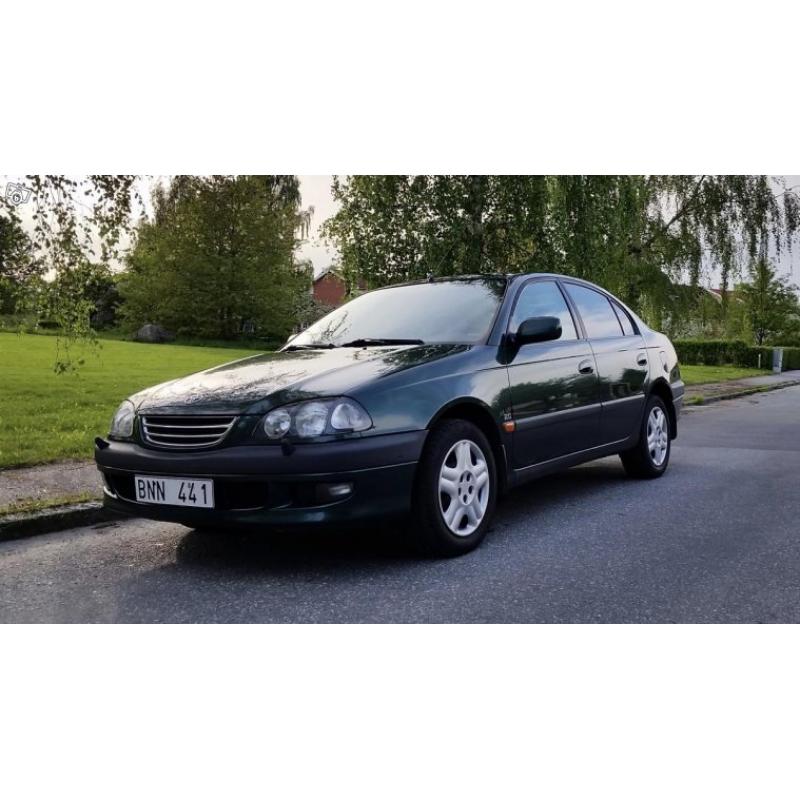 Toyota Avensis 2.0 -99