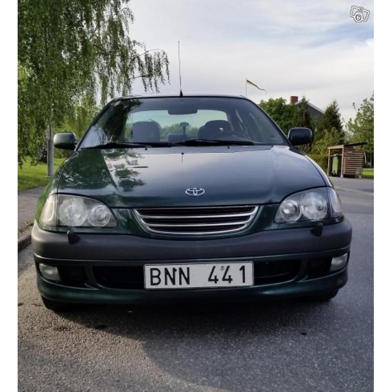 Toyota Avensis 2.0 -99