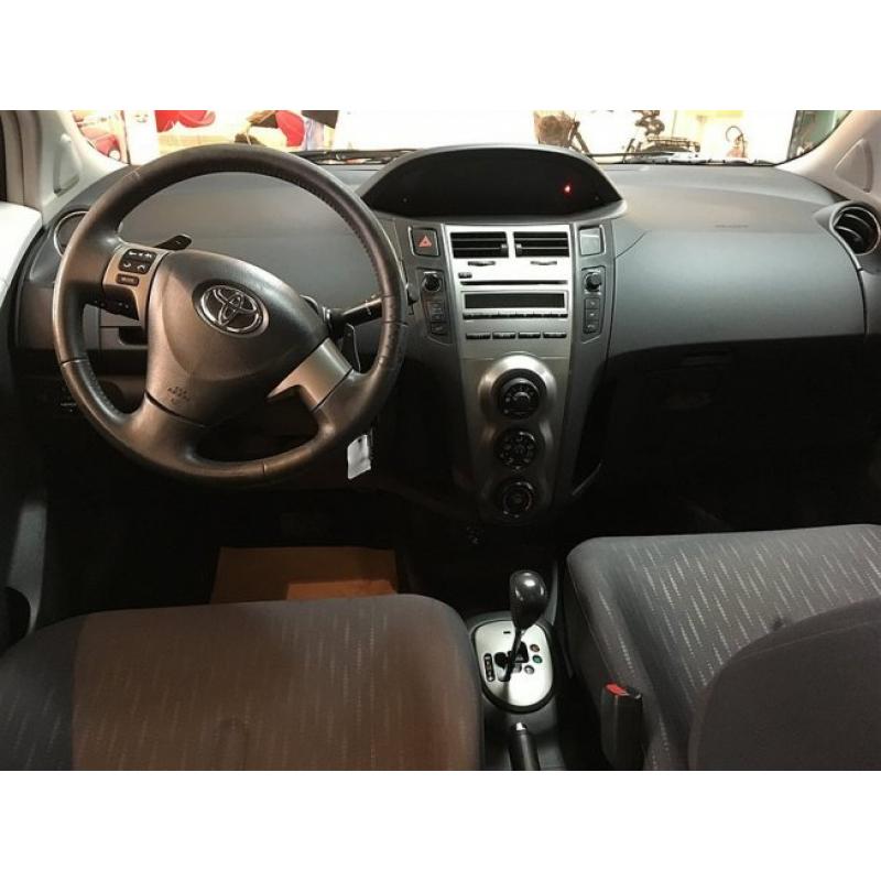 Toyota YARIS 5-D 1.33 M/M PLUSPAKET -09