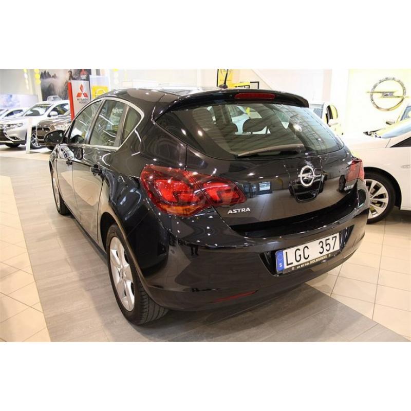 Opel Astra Sport 5D 1.7D -11