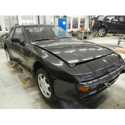 Porsche 944 demonteras