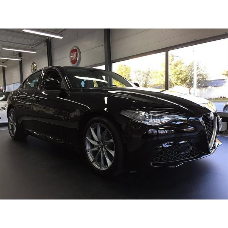 Alfa Romeo Giulia Super 2.2 180HK Manuell RWD -17