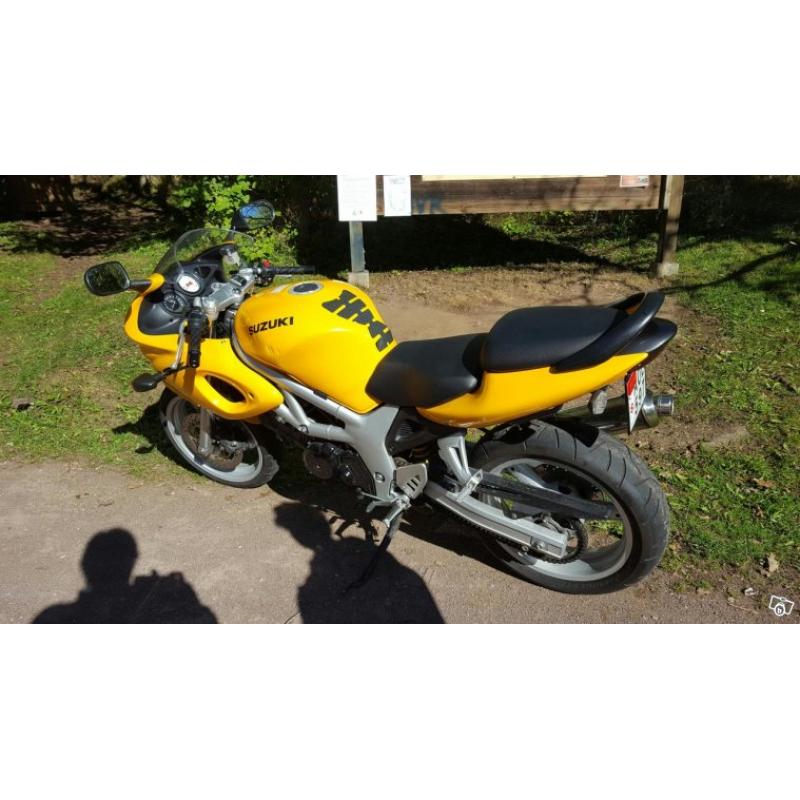 Suzuki SV650 endast 2100 mil -99