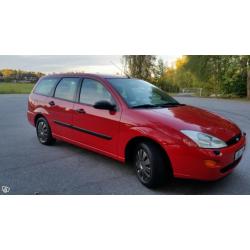 Ford Focus 1,6 nybesiktigad bra skick -99