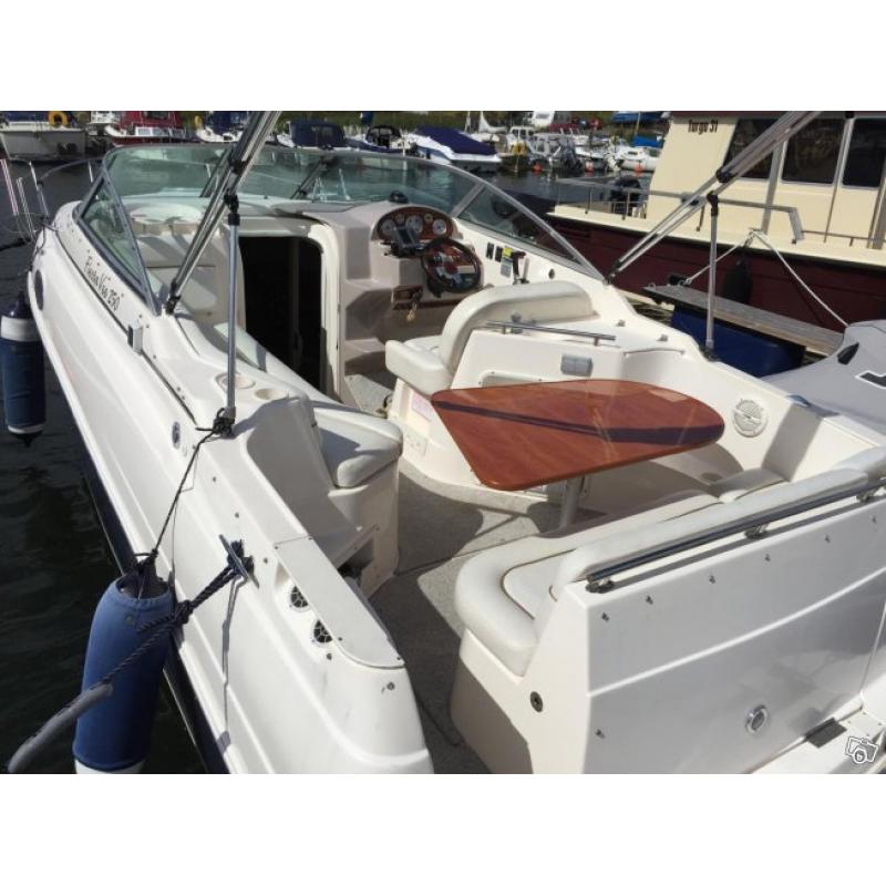 Rinker 250 Fiesta Vee, 2004