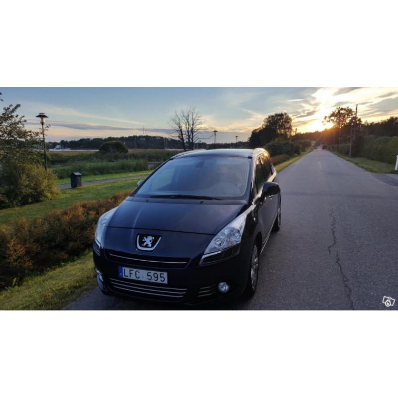 Peugeot 5008 2.0 HDi, 7sits, Panorama, Drag -11