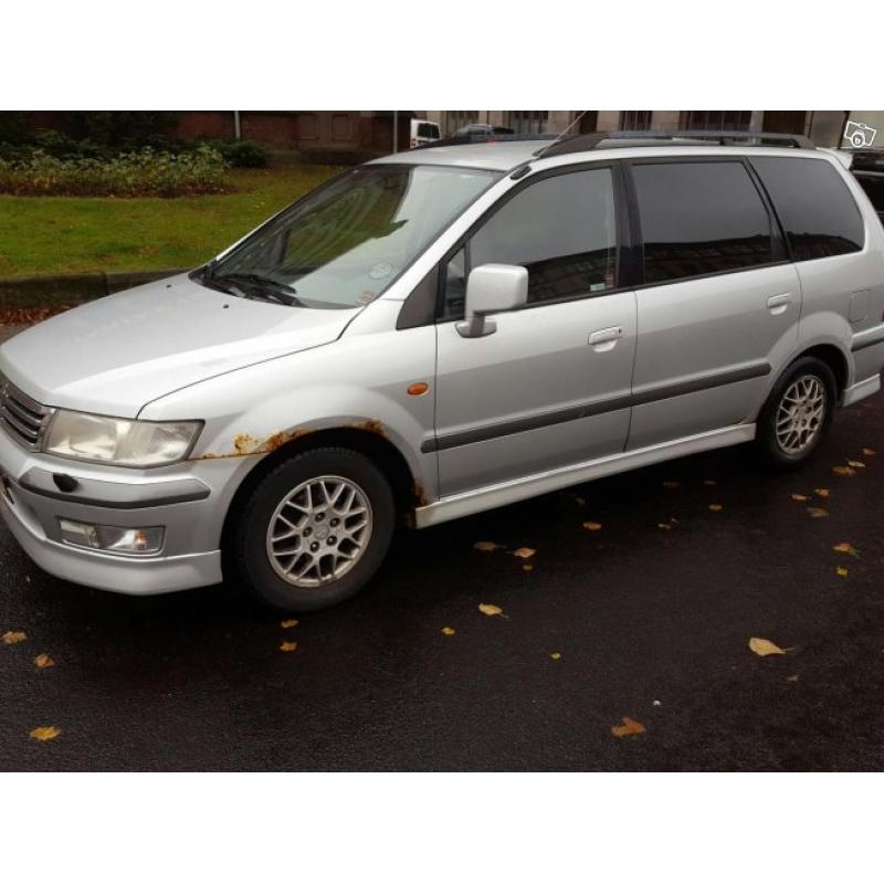 Mitsubishi spacewagon -01