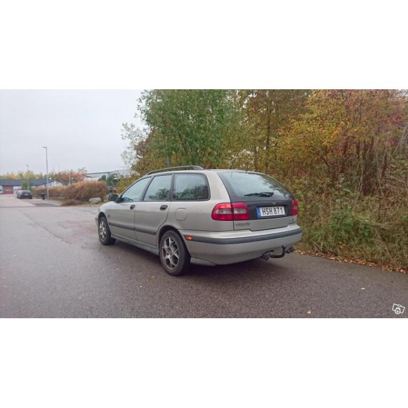 Volvo V40 -98