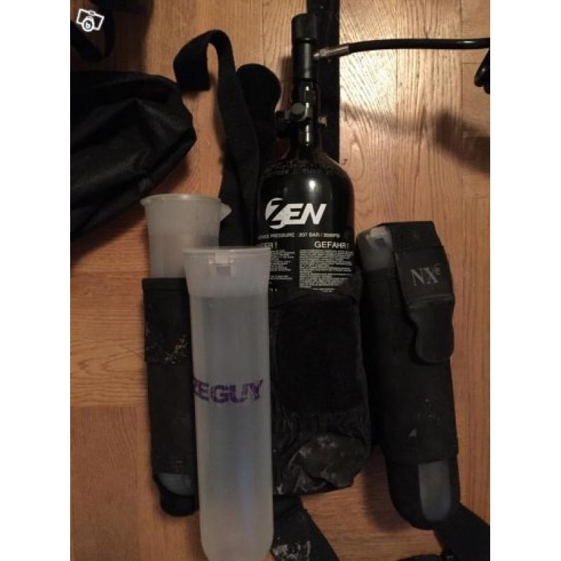 Paintball set.