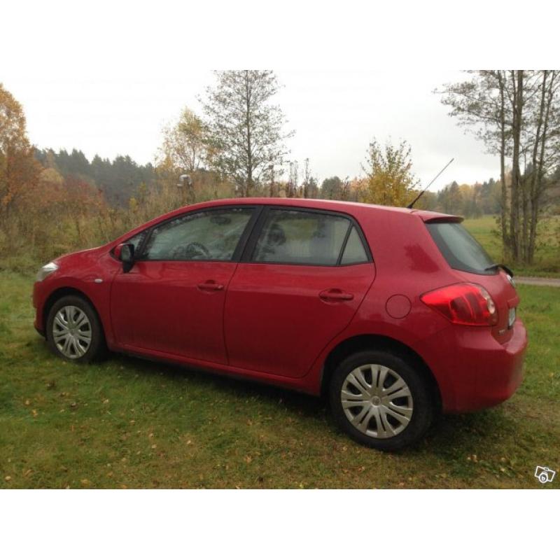 Toyota Auris 1.6, 5D, röd -08