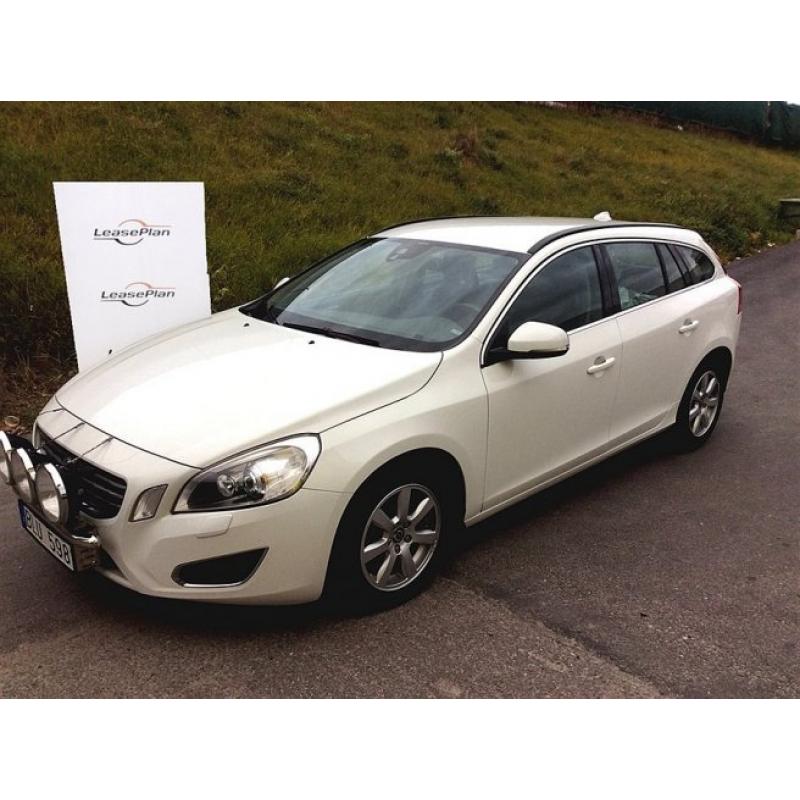 Volvo V60 D2 MOMENTUM -13