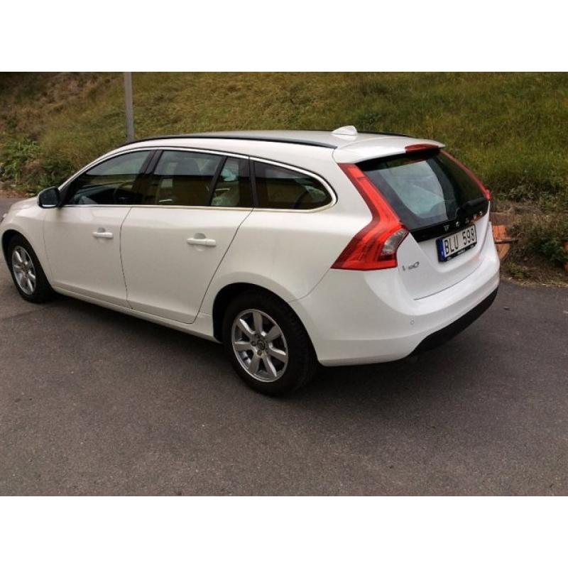 Volvo V60 D2 MOMENTUM -13