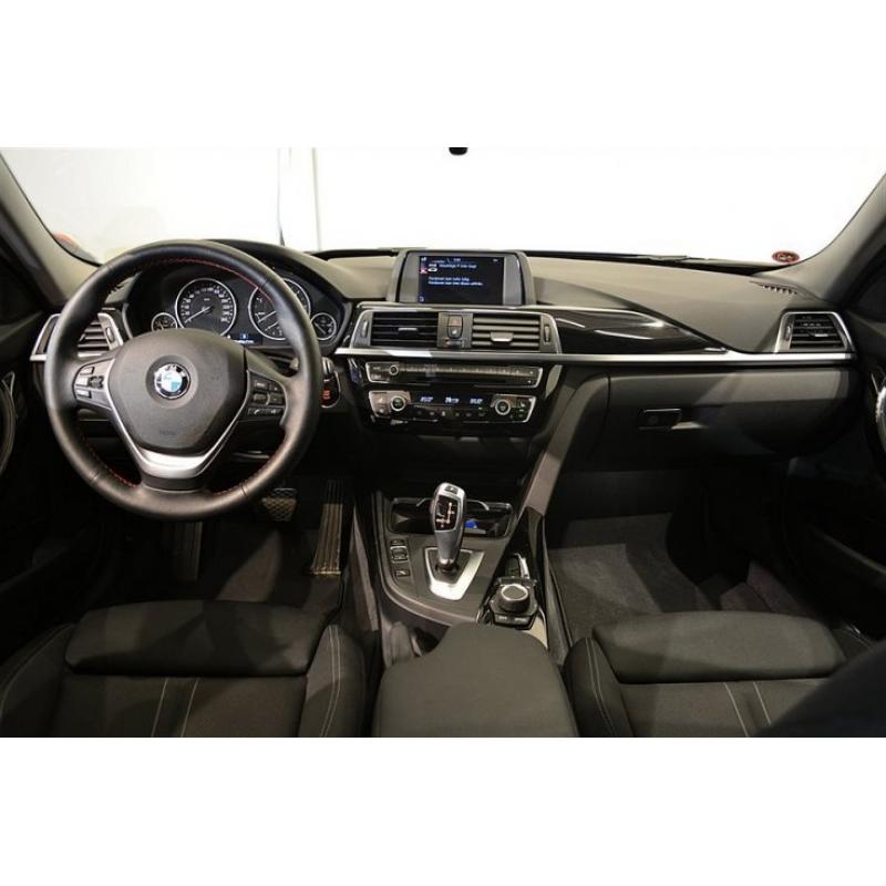 BMW 320 D xDrive Touring Model Sport -16